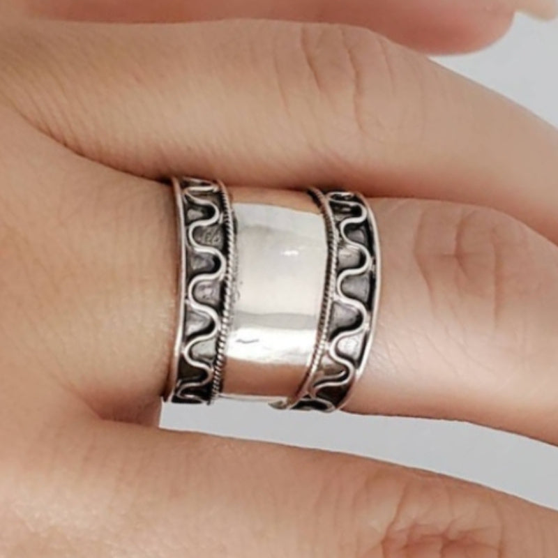 Fashionable Thumb Decompression Ring, Perfect For Anniversaries, Birthdays, Christmas Gifts, Parties, And Evening Events.