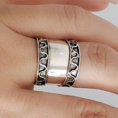 Fashionable Thumb Decompression Ring, Perfect For Anniversaries, Birthdays, Christmas Gifts, Parties, And Evening Events.